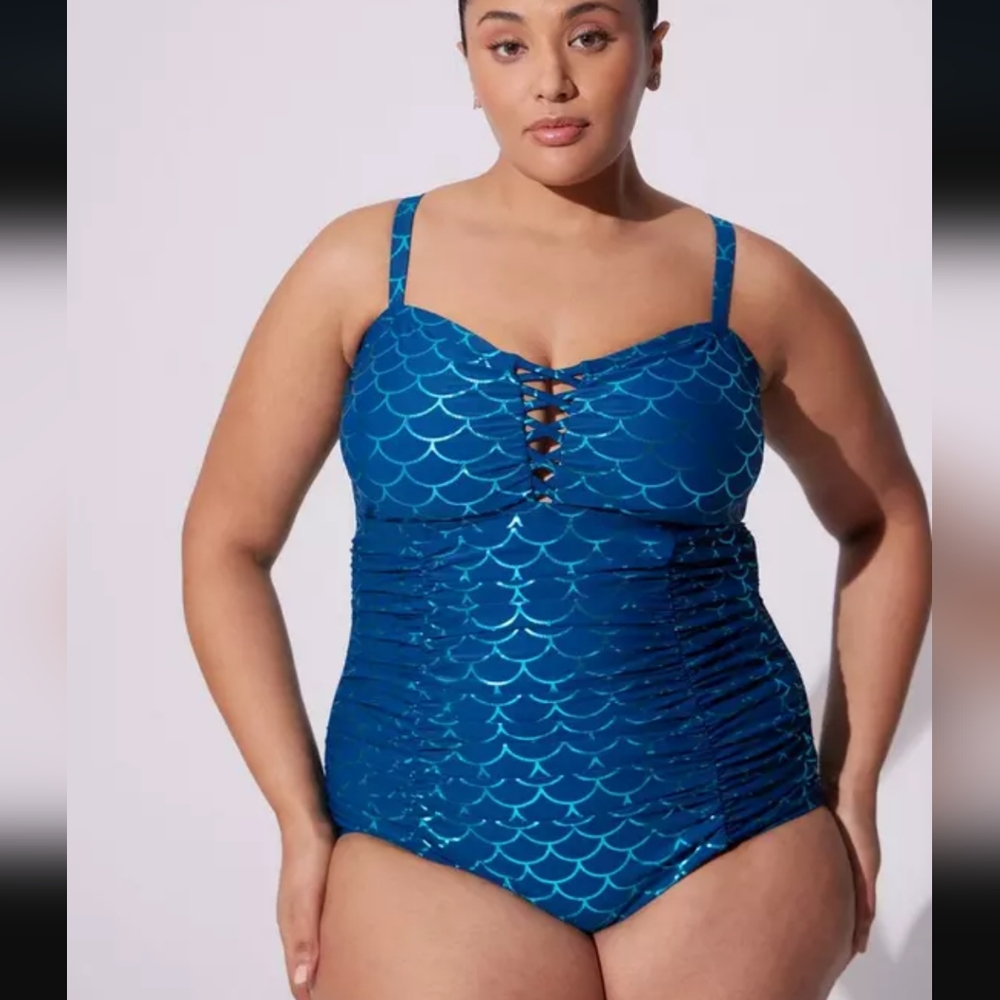 NEW Mermaid Wireless Swimsuit Size 2 2X NWT  Torrid
